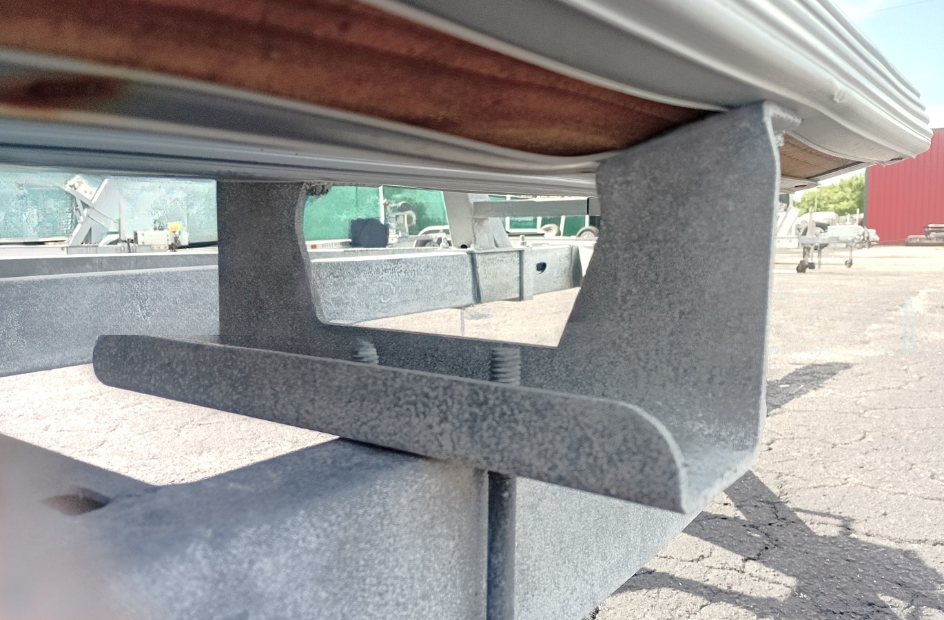 PT1535 ~ BUNK BRACKET 4" PONTOON (KARAVAN 100-02456-GL)